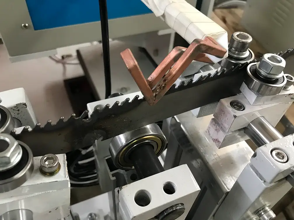 Máquina de tratamento de têmpera por indução de lâmina de serra 4 Saw Blade Induction Quenching Treatment Machine
