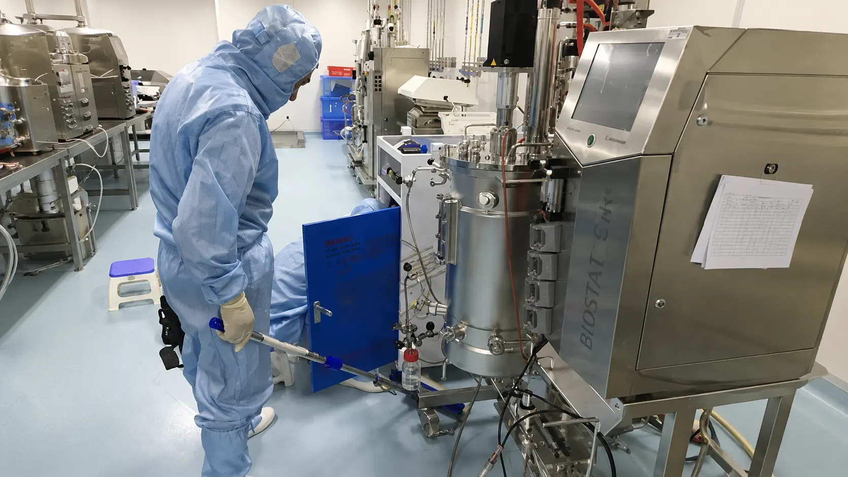 هل التسخين بالحث آمن؟† محقائق السلامة الأساسيةل PPEtأفضل الممارسات للمشغلين for Operators 1 lab technician full ppe water cooled heater