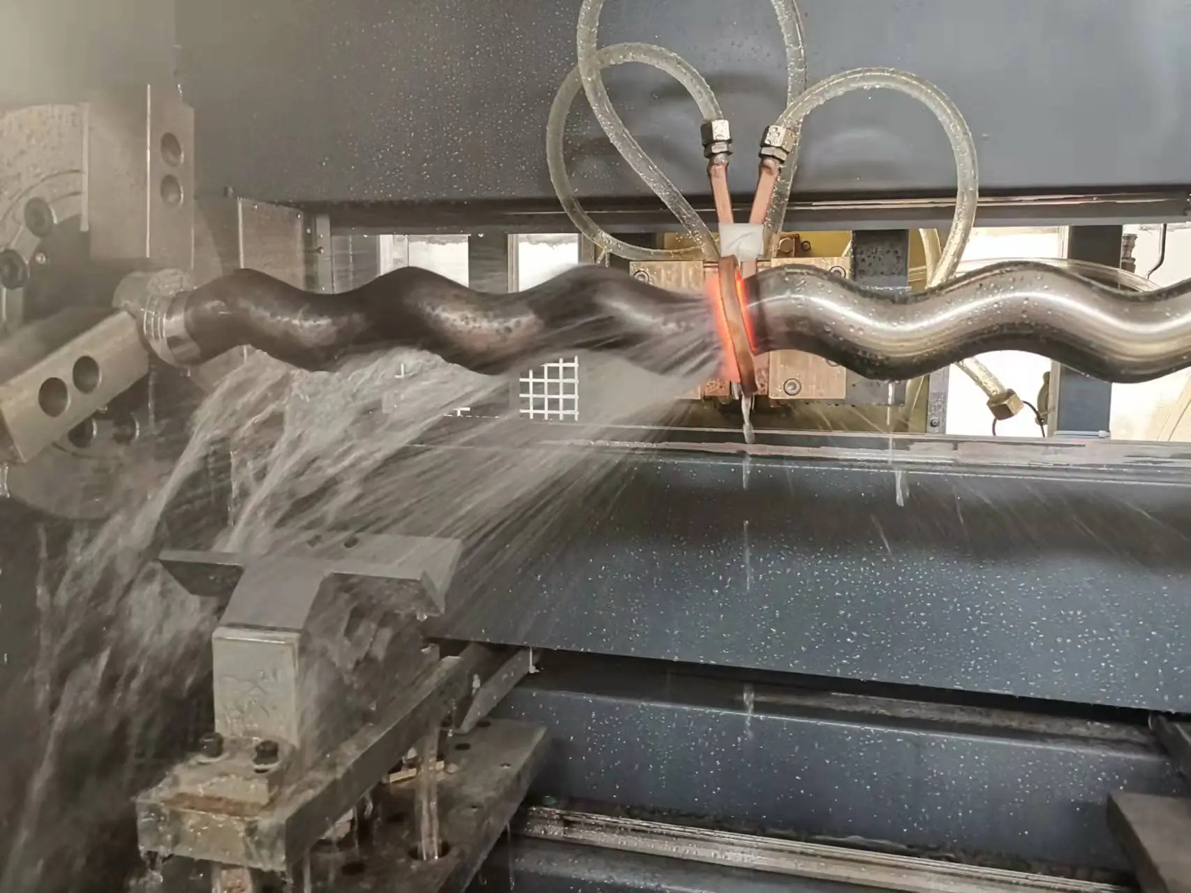 Three-axis simultaneous control worm hardening on a horizontal machine tool Three axis simultaneous control worm hardening on a horizontal machine tool