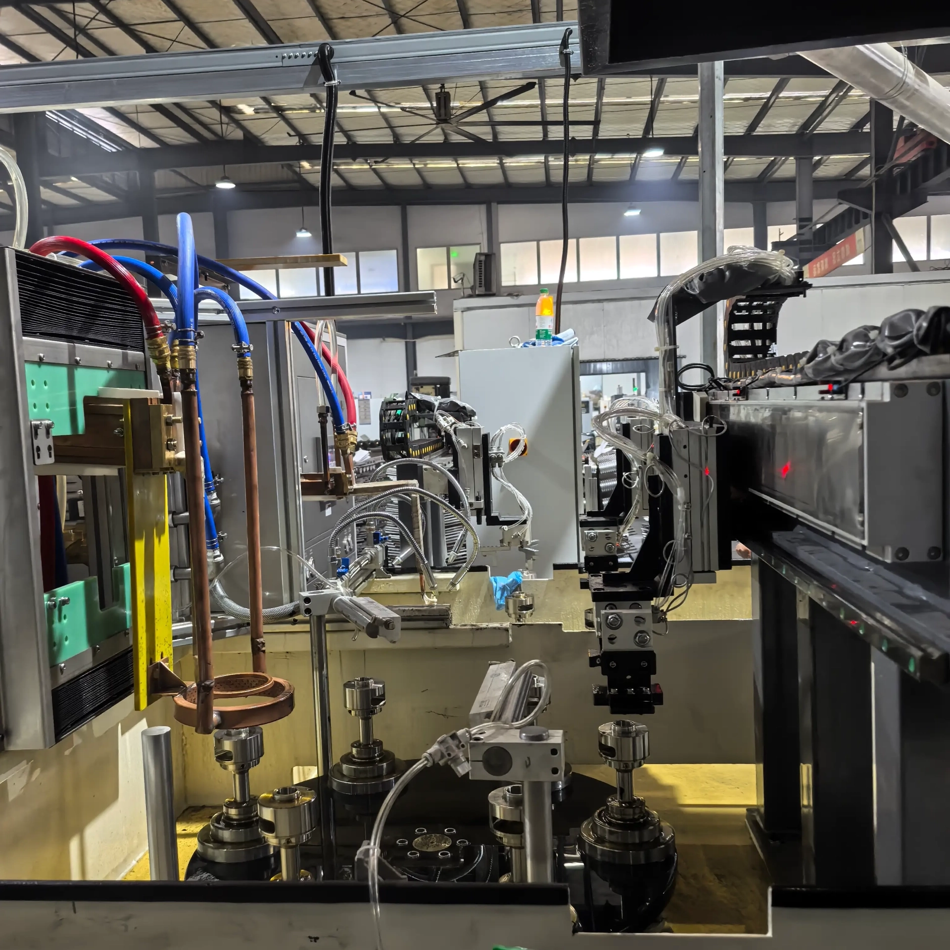 automatic-gear-induction-hardening-machine-loading-area automatic gear induction hardening machine loading area scaled e1786435368551