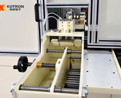 Automatisches Pin-Buchsen-Zuführungs-Transfersystems für Stifte und Buchsen in einer Induktionshärtelinie Automatic feeding and transfer mechanism for pins and bushings on an induction hardening line