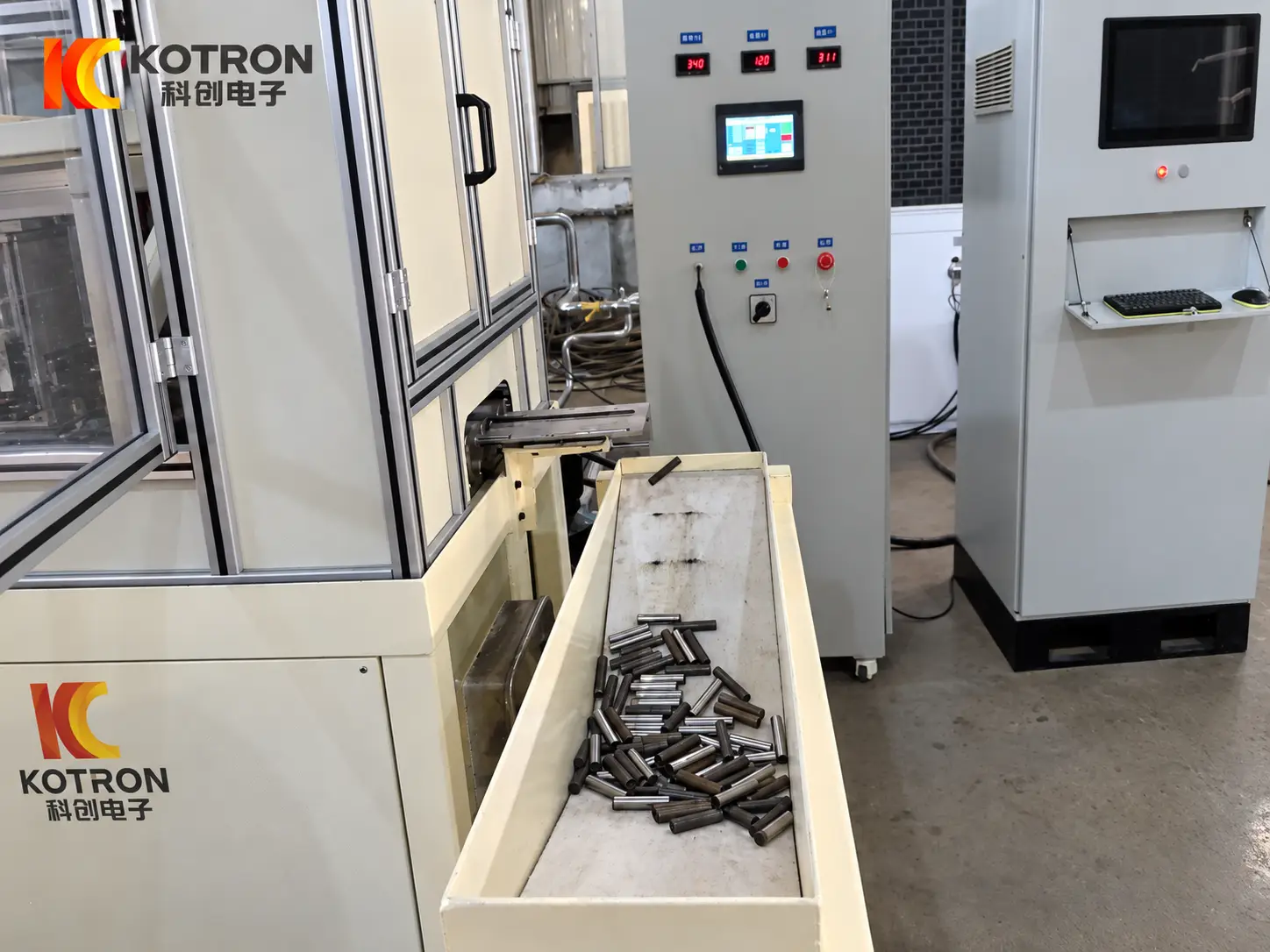 Automatische Induktionshärtelinie für Stifte und Buchsenings 5 Automatic induction hardening line discharge